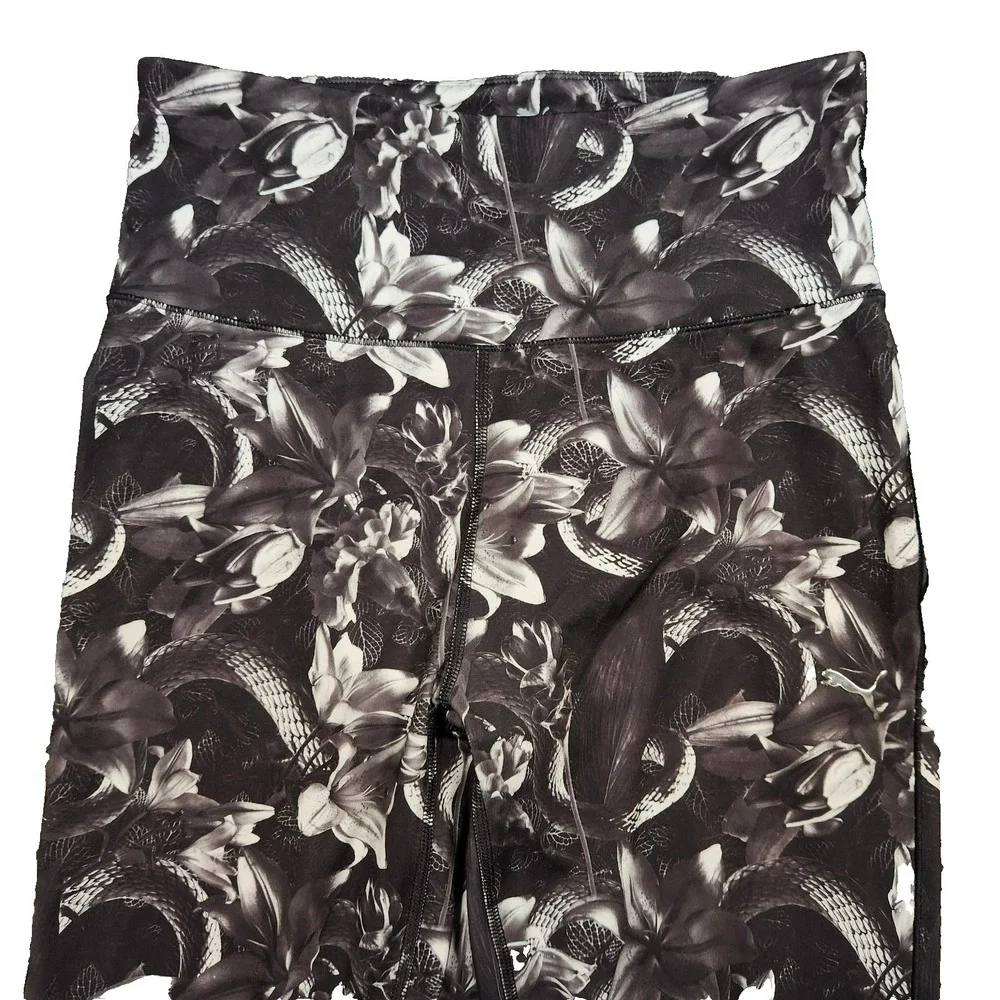Puma Black Floral Leggings Size M‎